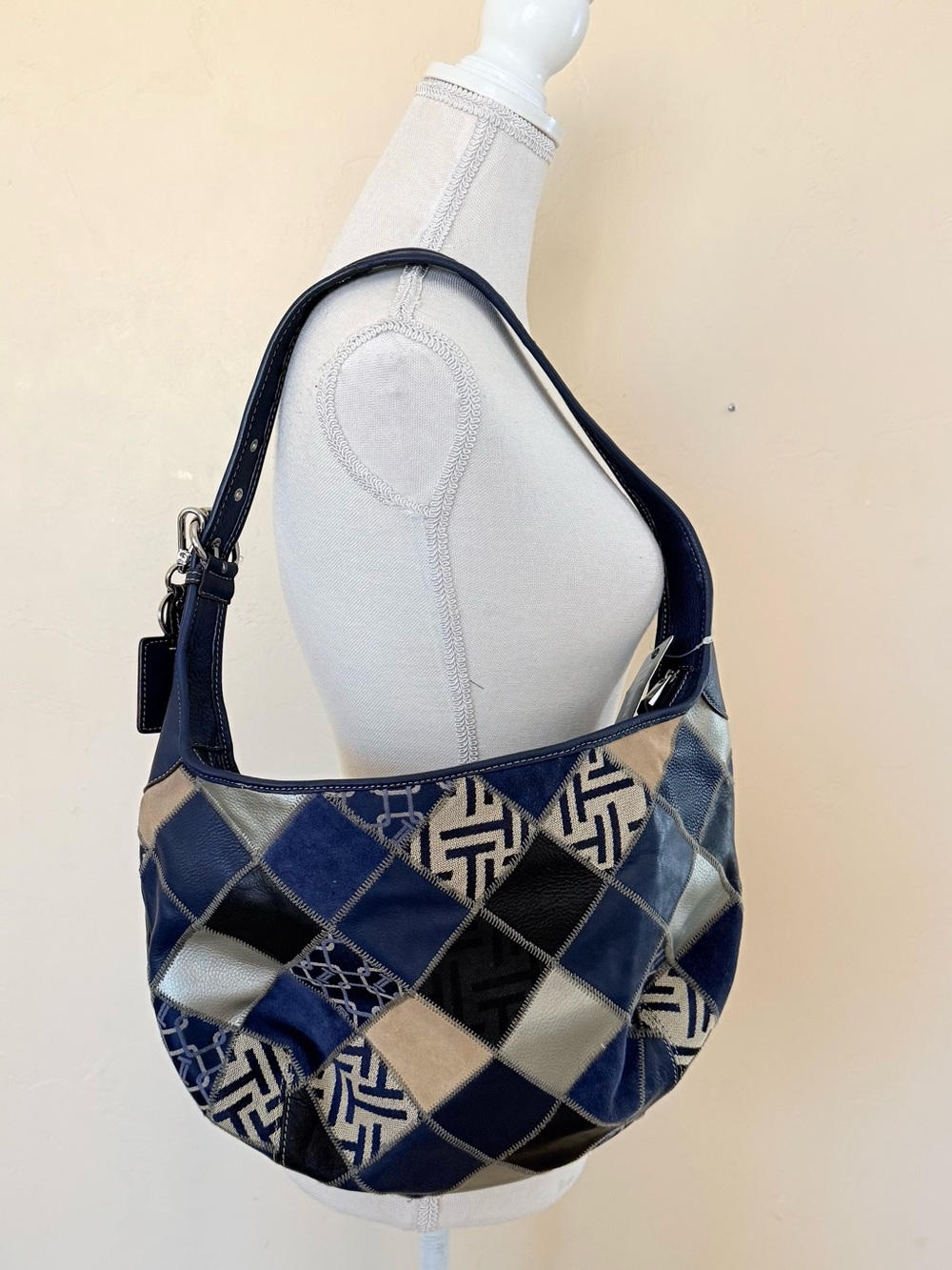 Tignanello genuine leather patchwork hobo shoulder bag in a beautiful mix of nav - Picture 14 of 14